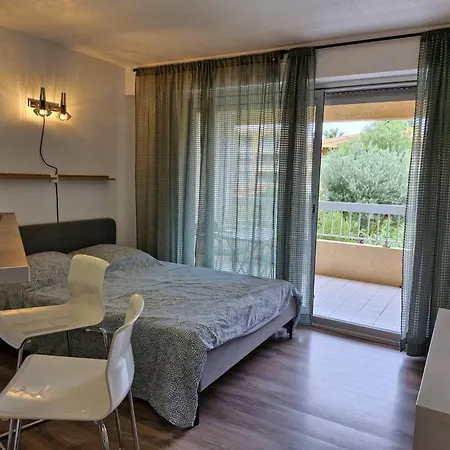 Renove Avec Terrasse Et Parking Au Lavandou - Fr-1-251-871 Διαμέρισμα Le Lavandou