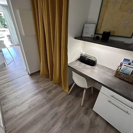 Renove Avec Terrasse Et Parking Au Lavandou - Fr-1-251-871 Διαμέρισμα *