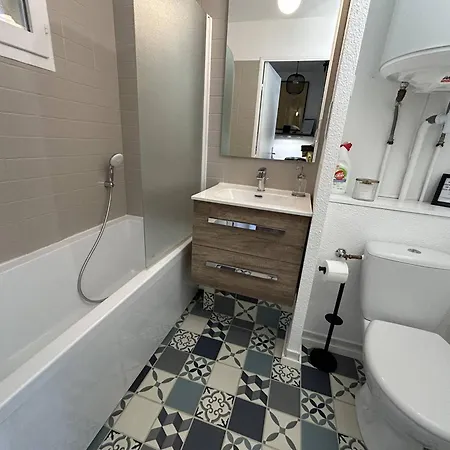 Rénové Pour 2 Personnes Au Lavandou Avec Parking - Fr-1-251-871 Appartamento