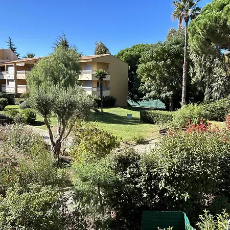 Апартаменти Renove Avec Terrasse Et Parking Au Lavandou - Fr-1-251-871