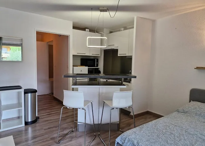 Renove Avec Terrasse Et Parking Au Lavandou - Fr-1-251-871 *