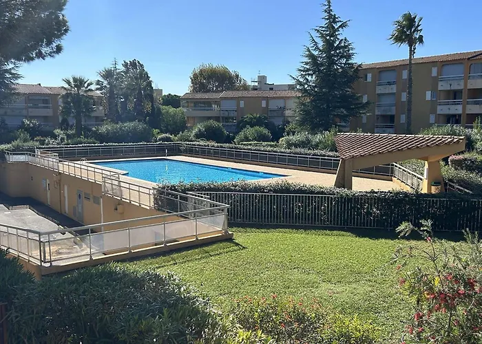 Renove Avec Terrasse Et Parking Au Lavandou - Fr-1-251-871